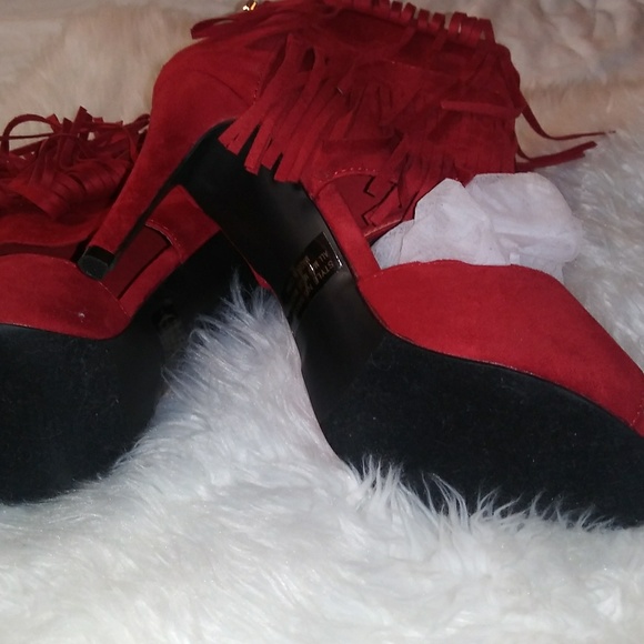 Heels - Picture 2 of 3